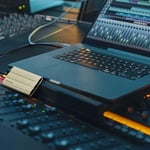 Samsung T7 Shield 1TB USB 3.2 2.5 SSD Beige thumbnail 5