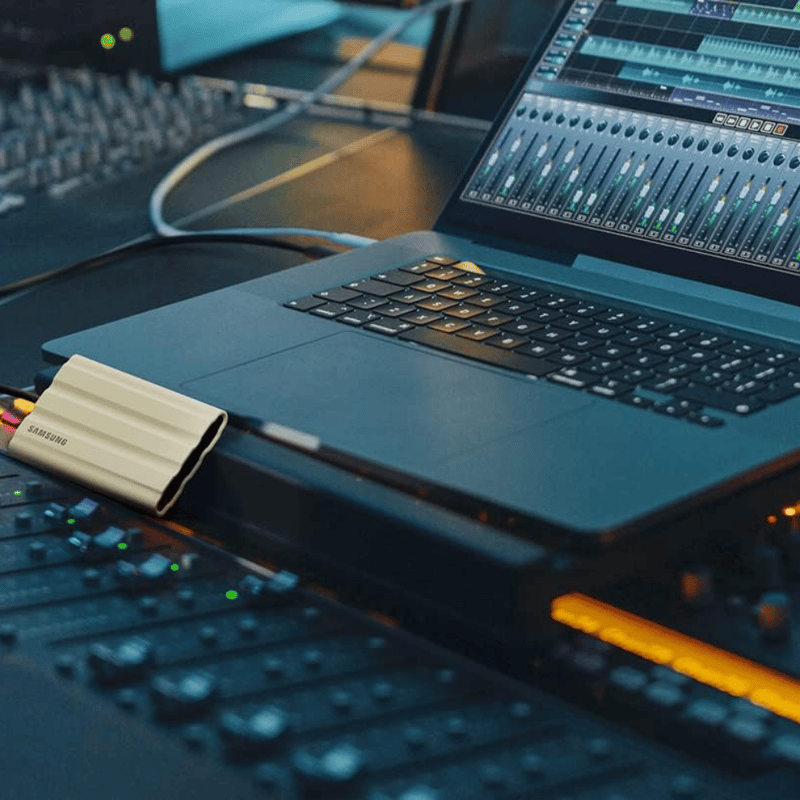 SSD Samsung T7 Shield 2TB USB-C 3.2 هارد خارجي - 6